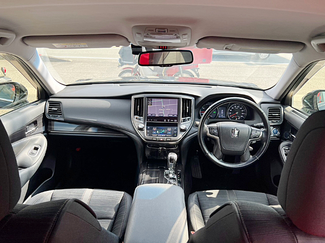 Interior of SENSE BRAND DEMO CAR AWS210 CROWN HYBRID ATHLETE S BLACK STYLE.