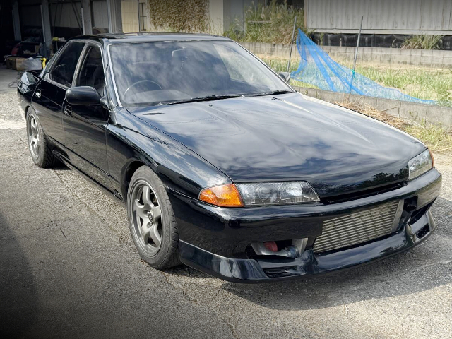 Front exterior of HCR32 SKYLINE 4-DOOR GTS-t TYPE-M.