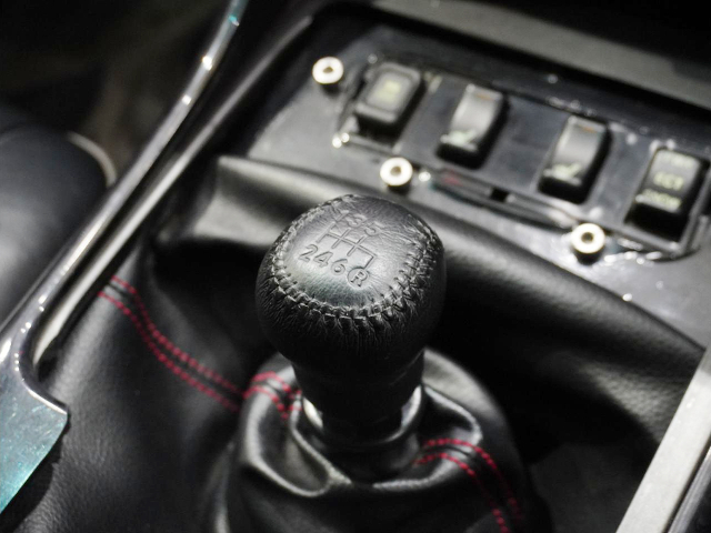 6-Speed Manual Shift Knob of JZS161 ARISTO V300 VERTEX EDITION.