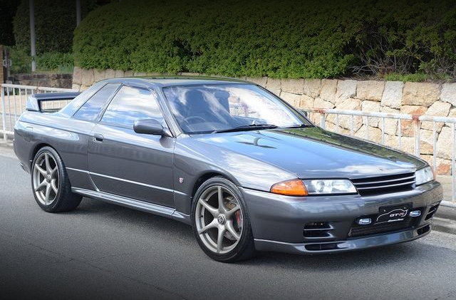 Front exterior of R32 SKYLINE GT-R.