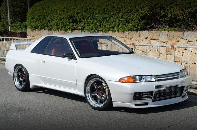 Front exterior of R32 SKYLINE GT-R.