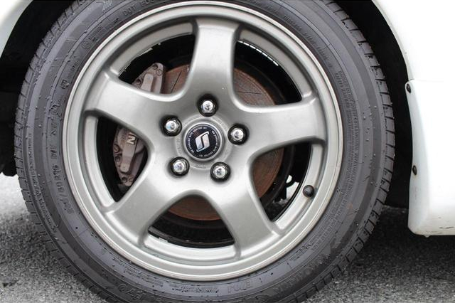 Front Rim of R32 SKYLINE 4-DOOR GTS-4.