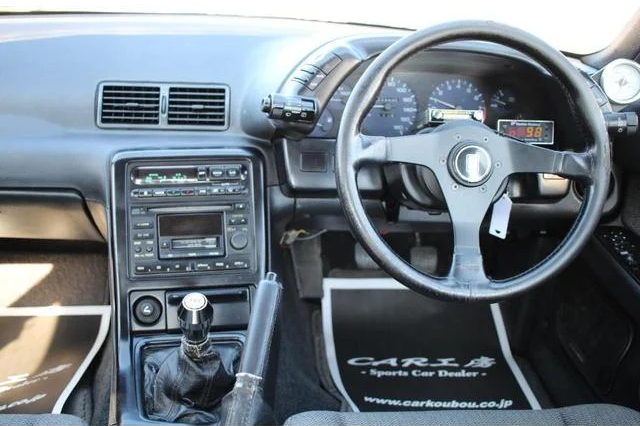 Dashboard of R32 SKYLINE 4-DOOR GTS-4.