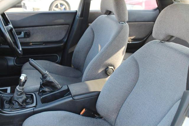 Seats of R32 SKYLINE 4-DOOR GTS-4.