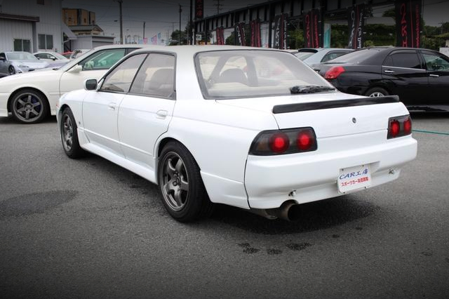 Rear exterior of R32 SKYLINE 4-DOOR GTS-4.
