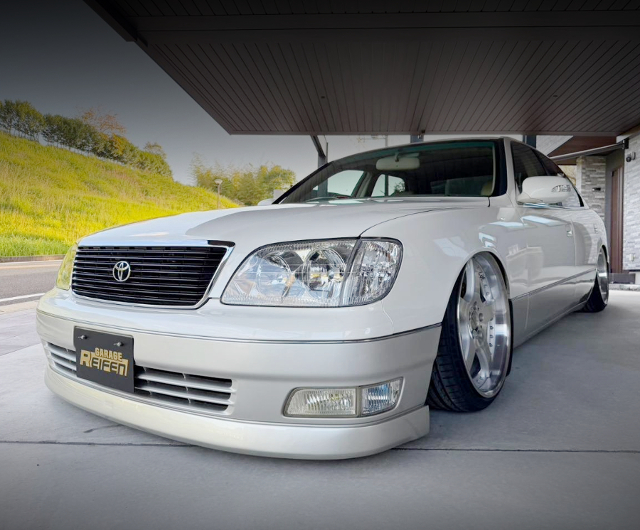 Front exterior of JDM VIP Custom UCF20 CELSIOR B-SPEC eR VERSION.